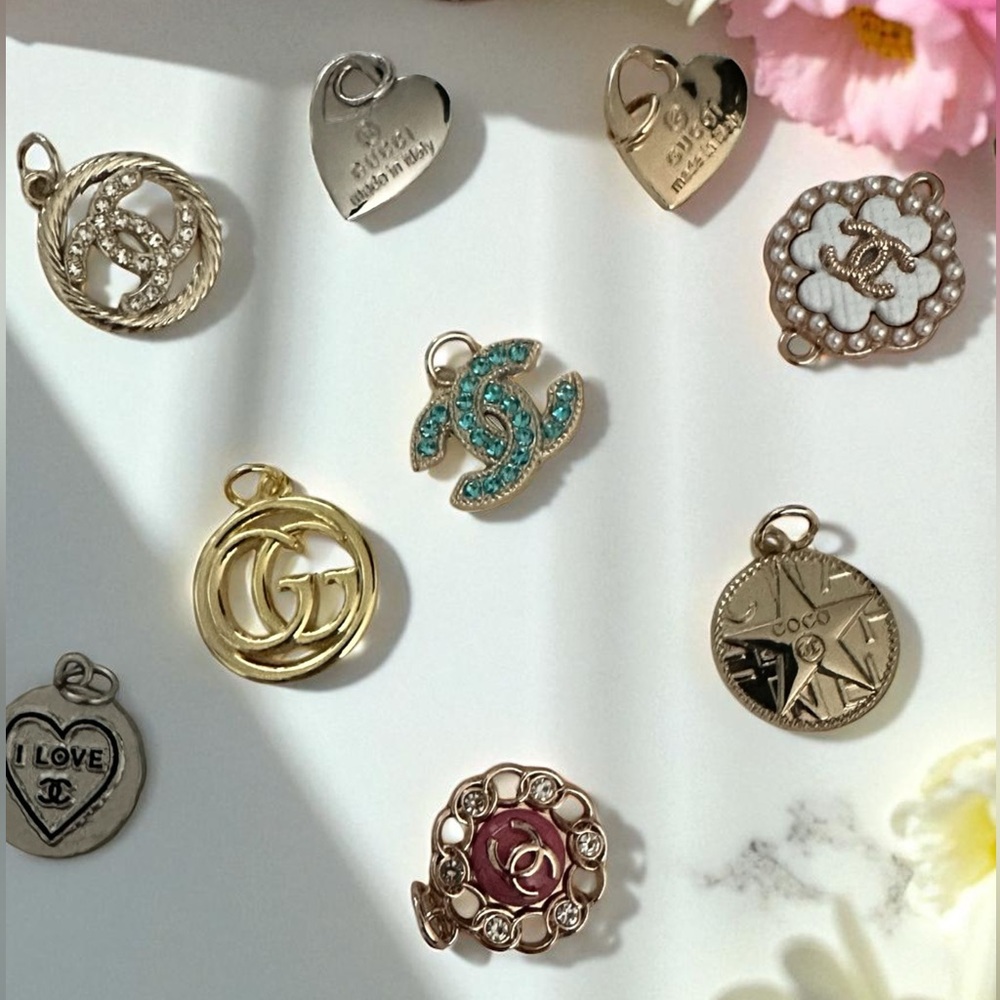 WINNERS CHOICE OF 1 Zipper Pull Pendants - Picture 15 of 16